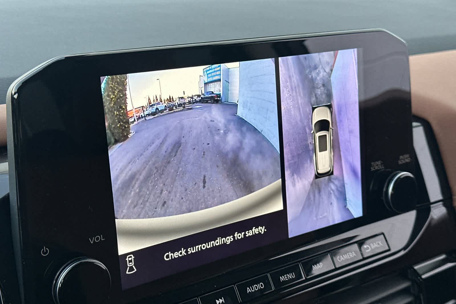 Thumbnail: 2025 Nissan Pathfinder - 25