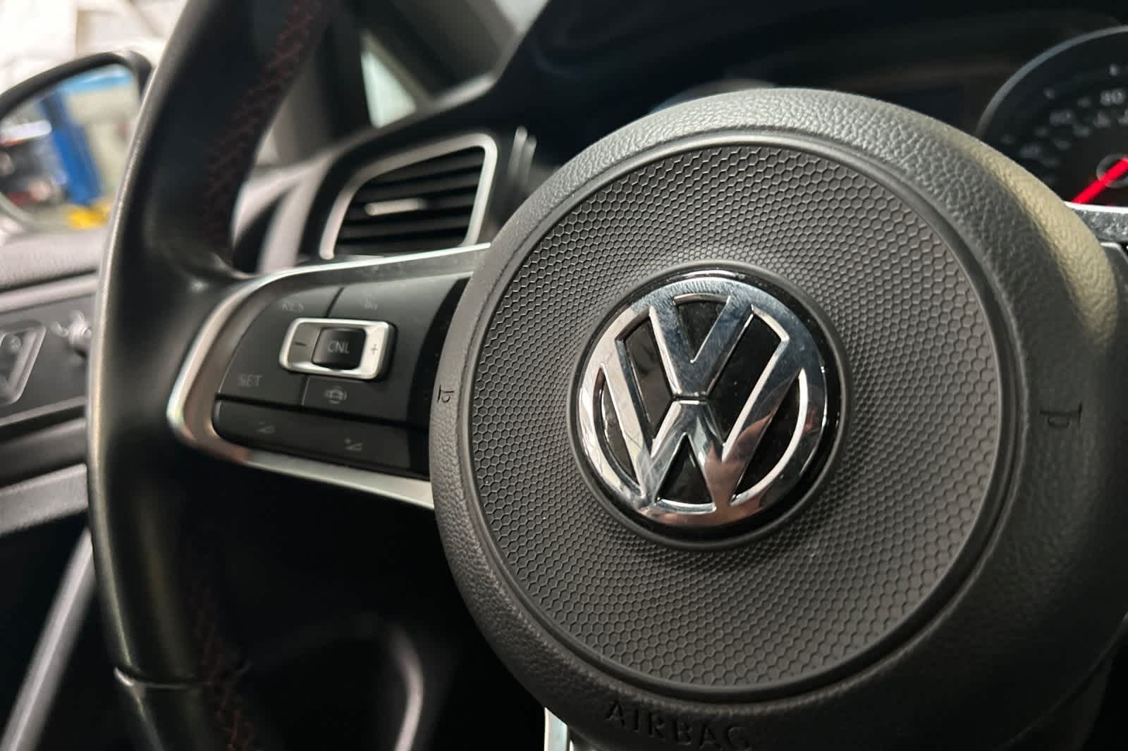 Thumbnail: 2019 Volkswagen Golf - 28