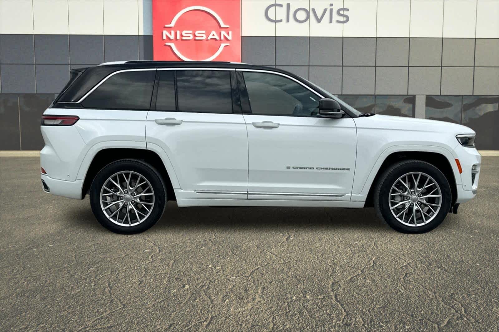 Thumbnail: 2024 Jeep Grand Cherokee - 9