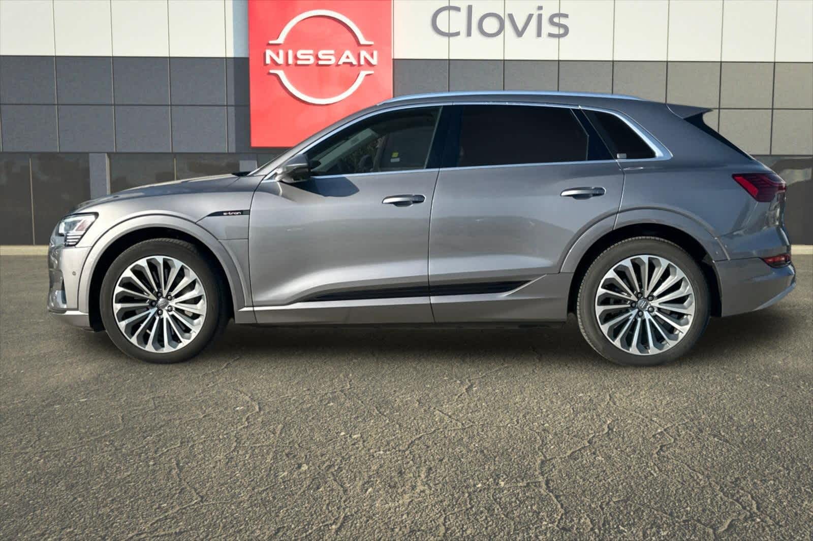 Thumbnail: 2019 Audi e-tron - 6