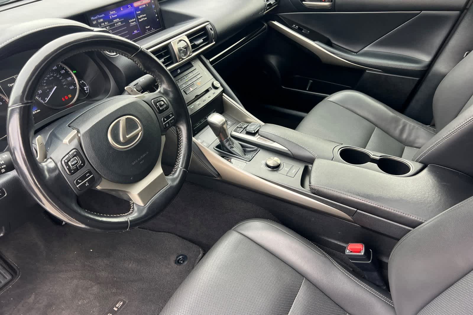 Thumbnail: 2017 Lexus IS - 12