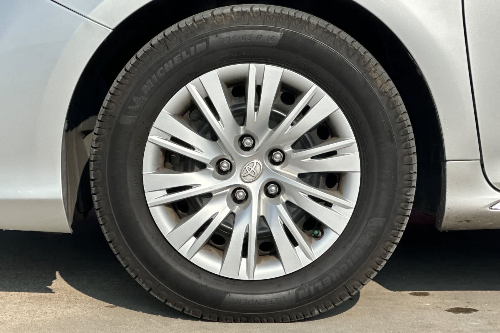 Thumbnail: 2012 Toyota Camry - 26