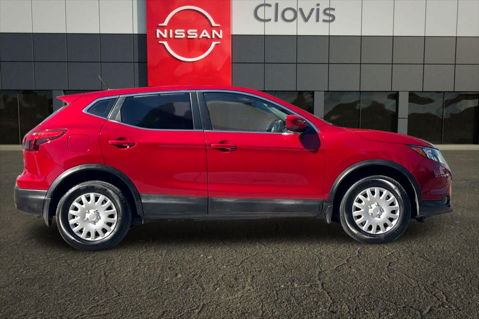 Thumbnail: 2018 Nissan Rogue Sport - 9