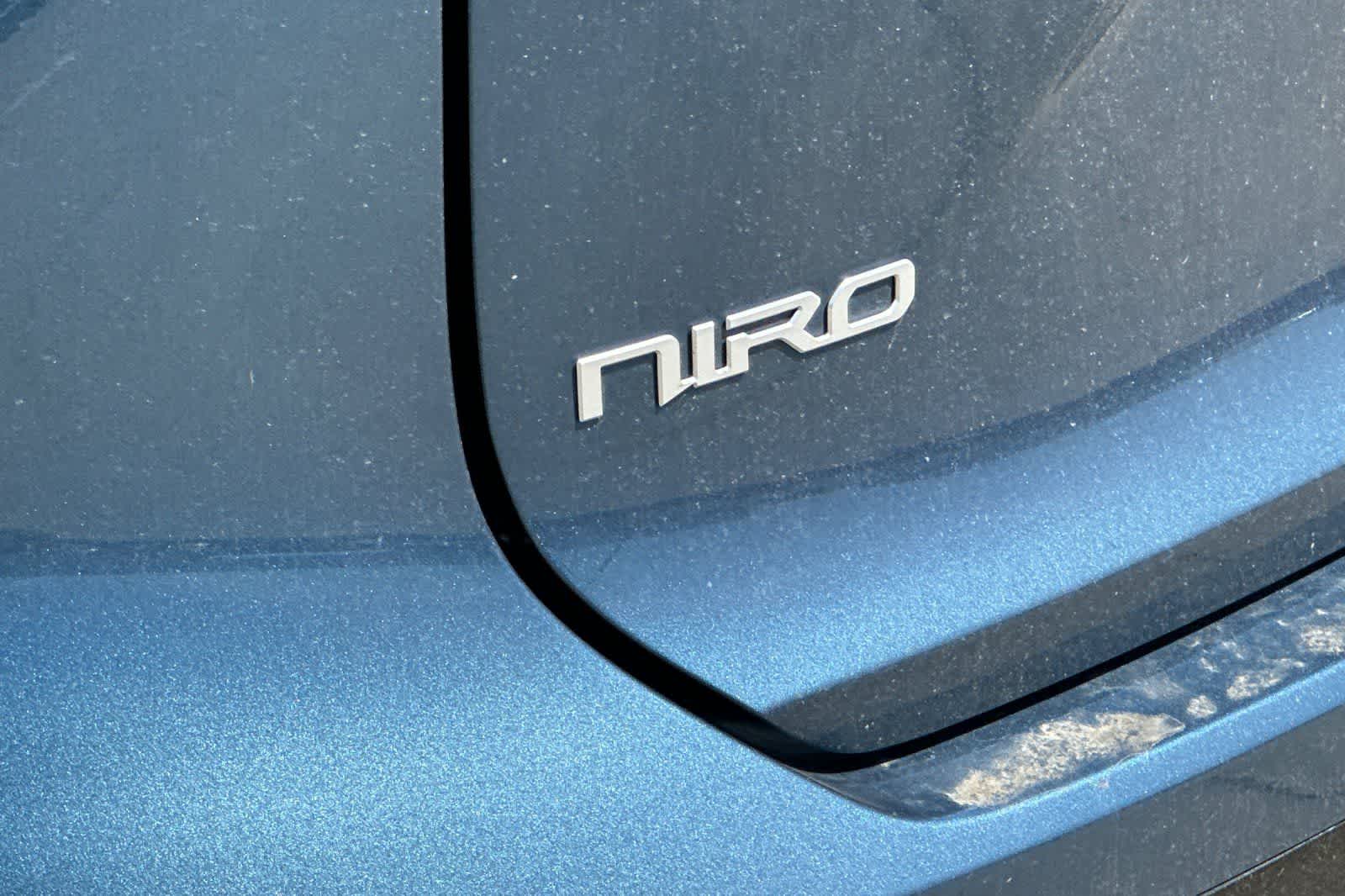 Thumbnail: 2023 Kia Niro - 13