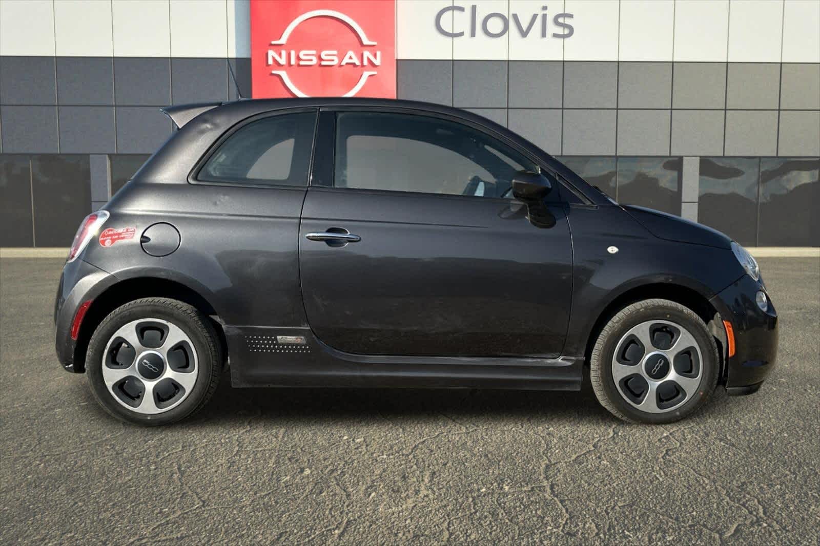 Thumbnail: 2017 Fiat 500e - 9