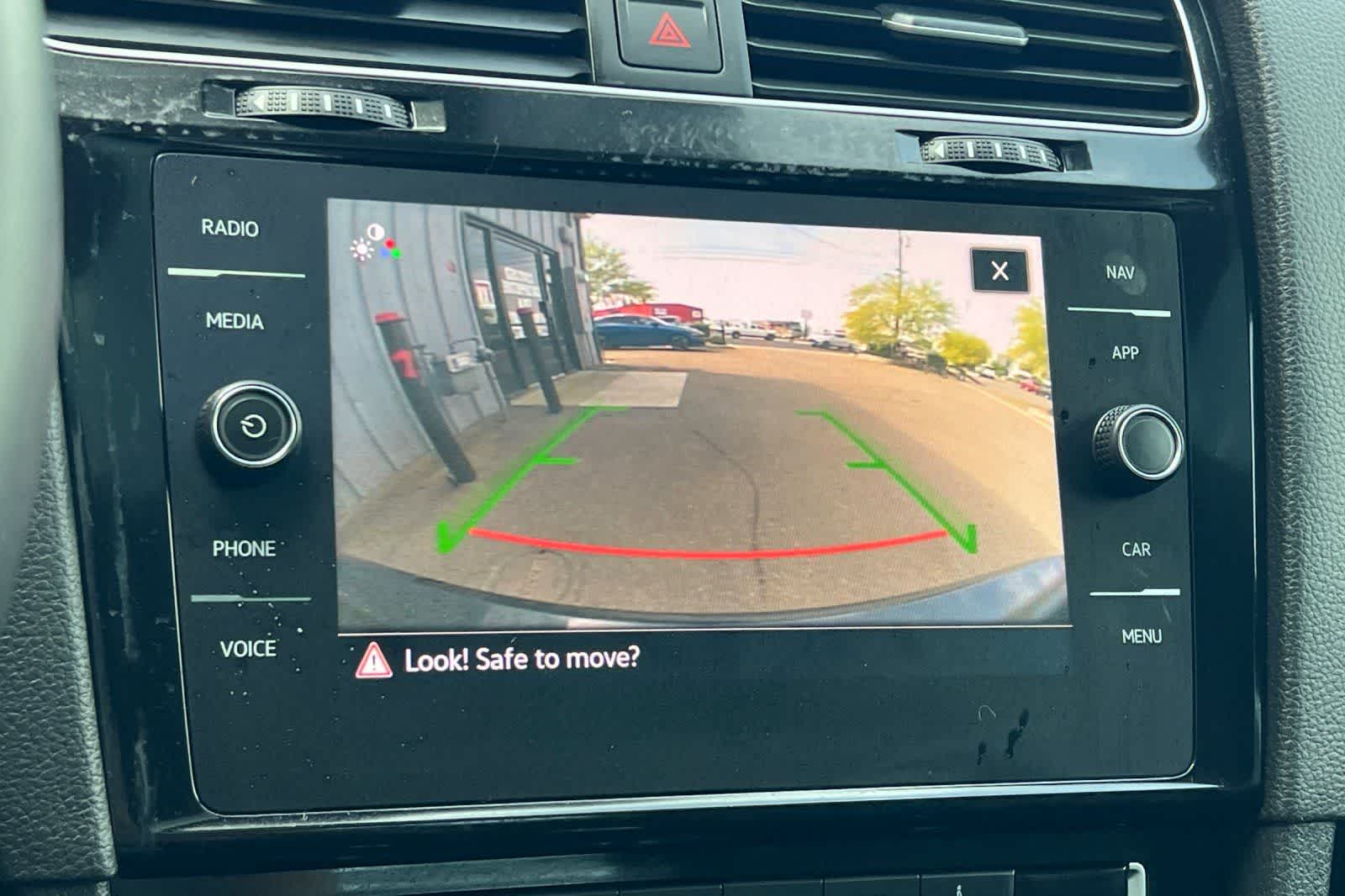 Thumbnail: 2021 Volkswagen Golf - 23