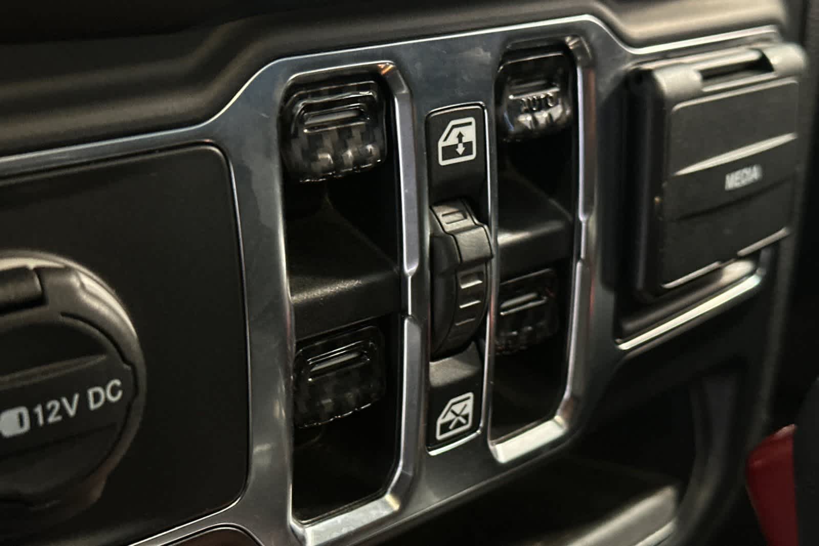 Thumbnail: 2019 Jeep Wrangler - 16