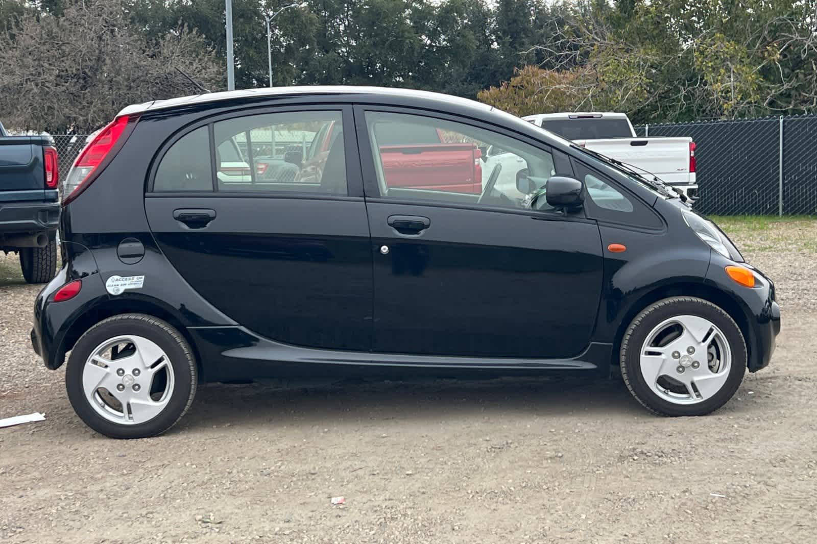 Thumbnail: 2016 Mitsubishi i-MiEV - 9