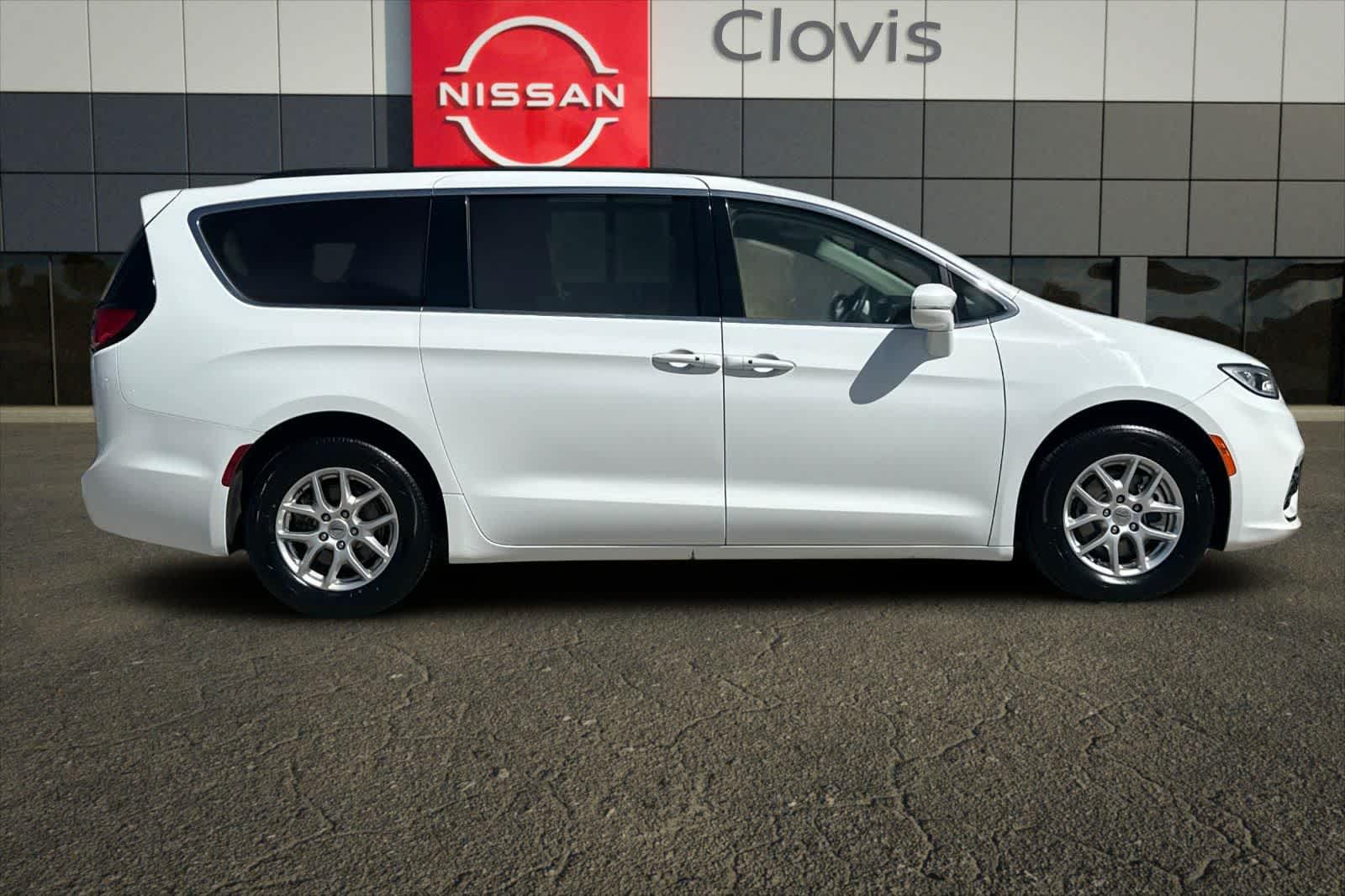 Thumbnail: 2022 Chrysler Pacifica - 9