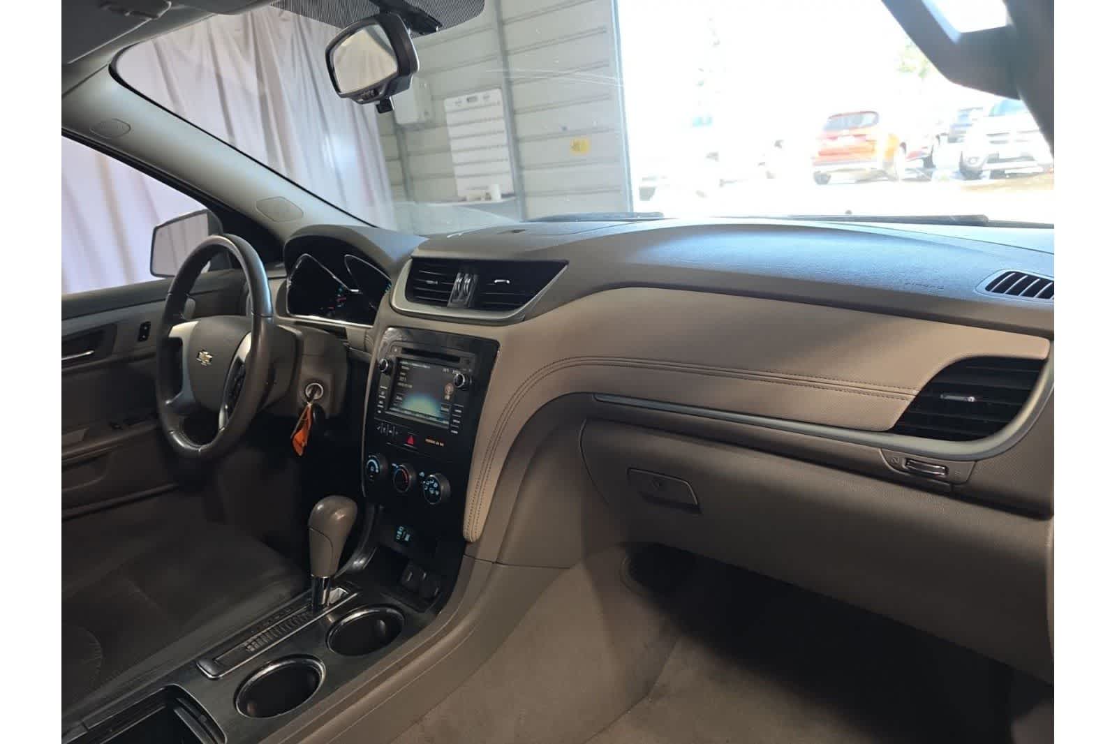Thumbnail: 2016 Chevrolet Traverse - 12