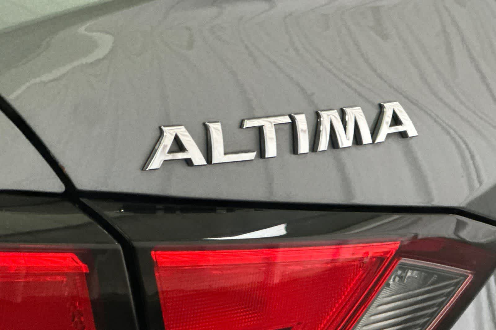 Thumbnail: 2019 Nissan Altima - 16