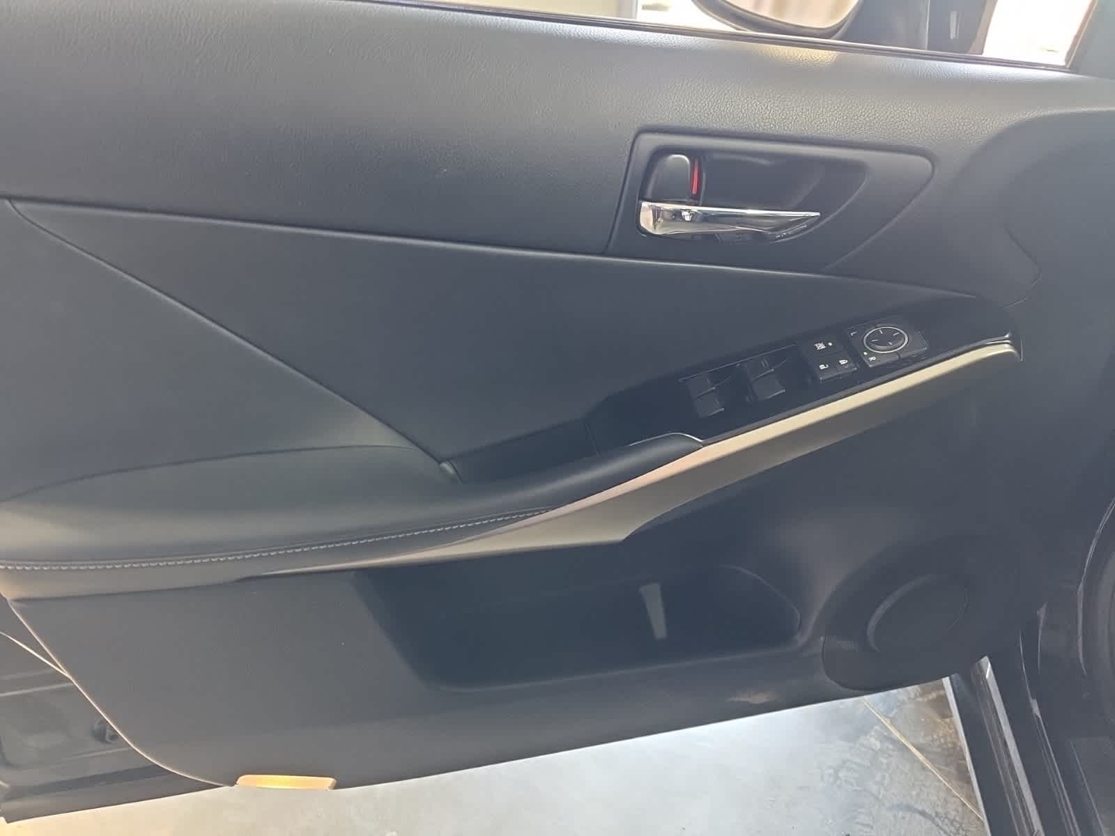 Thumbnail: 2014 Lexus IS - 18