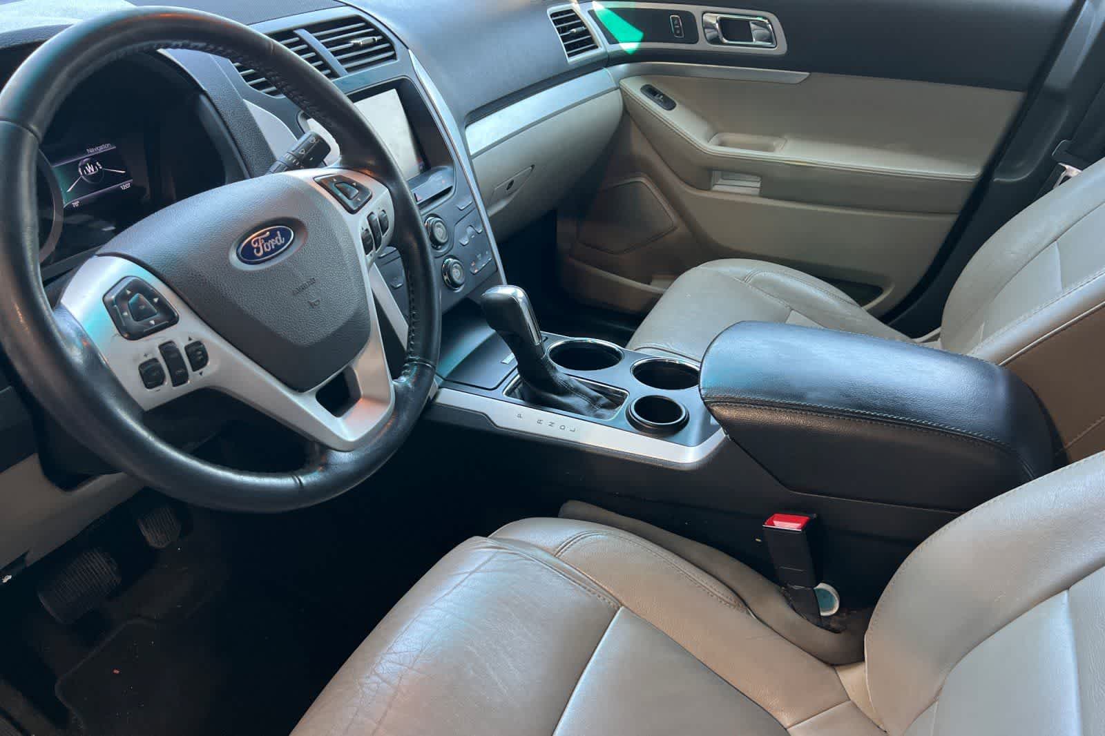 Thumbnail: 2013 Ford Explorer - 14
