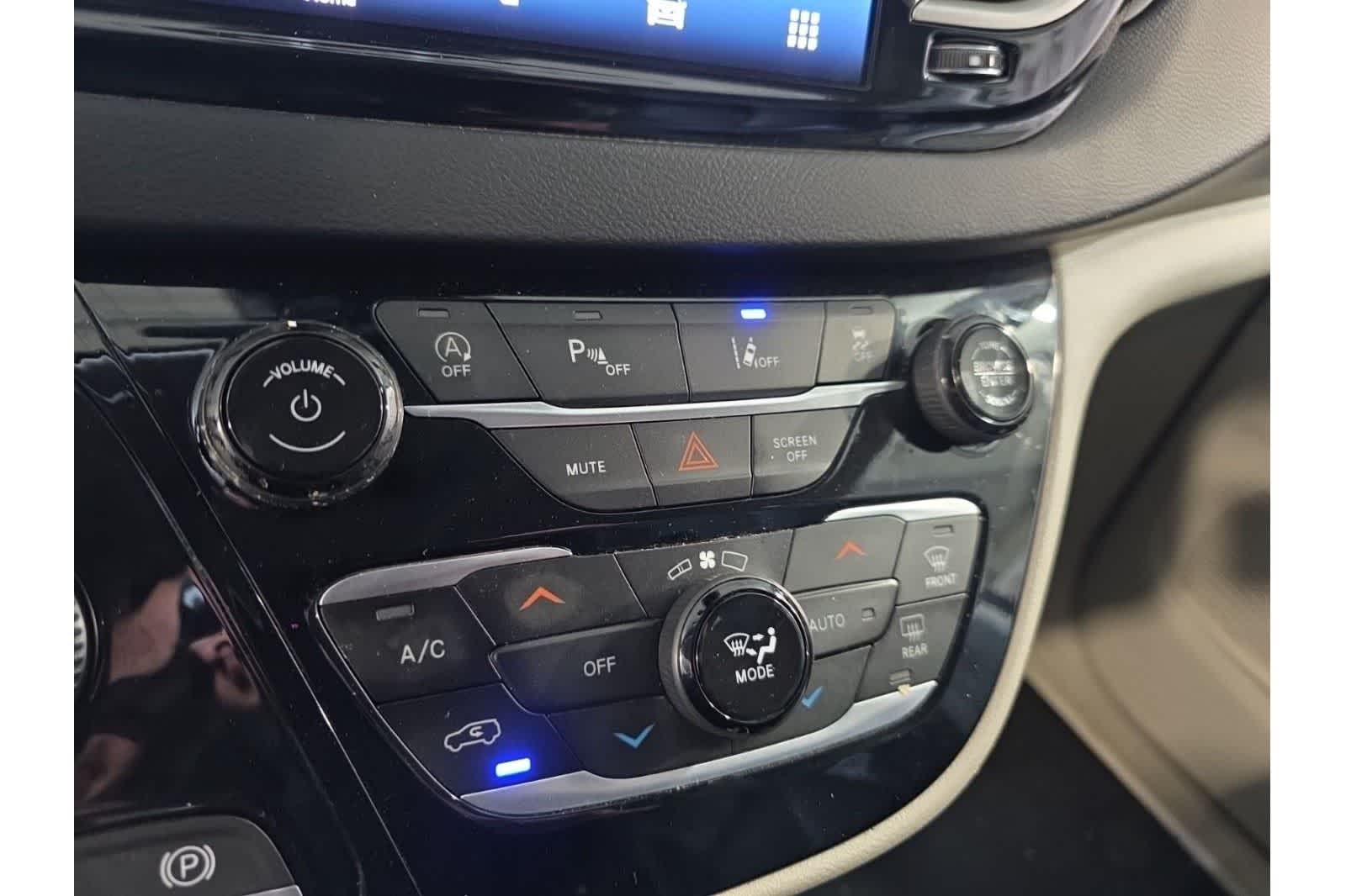 Thumbnail: 2023 Chrysler Pacifica - 24