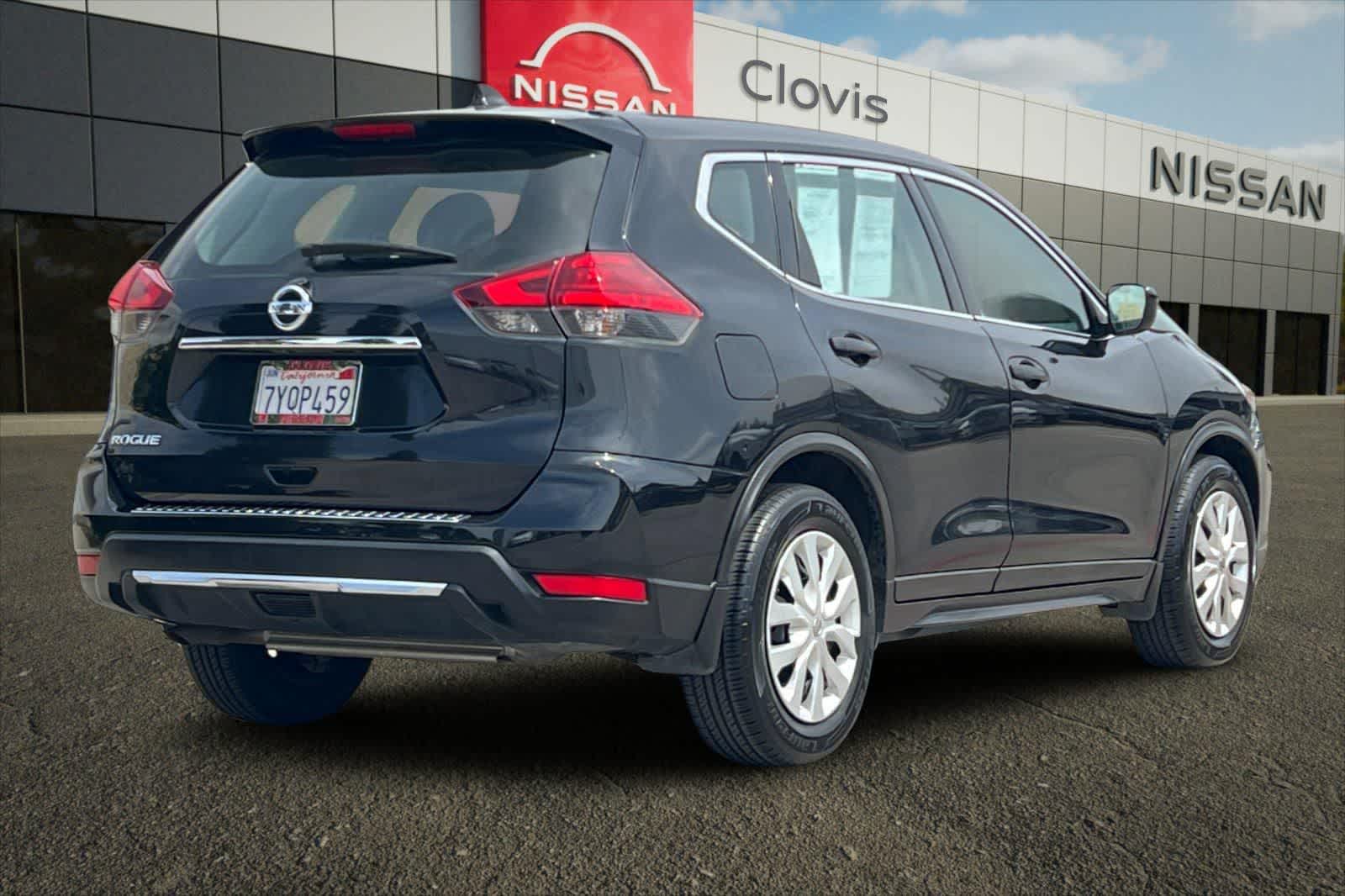 Thumbnail: 2017 Nissan Rogue - 3