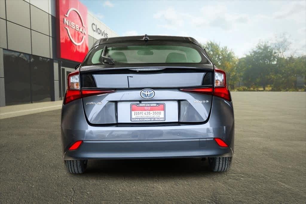 2022 Toyota Prius L Eco 4