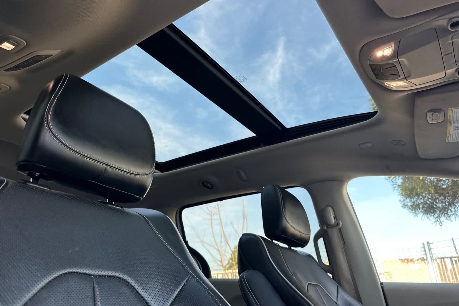 Thumbnail: 2023 Chrysler Pacifica - 19