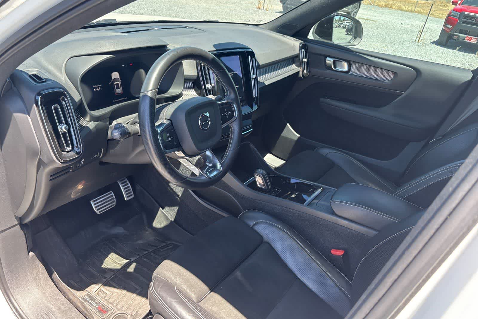 Thumbnail: 2021 Volvo XC40 - 14