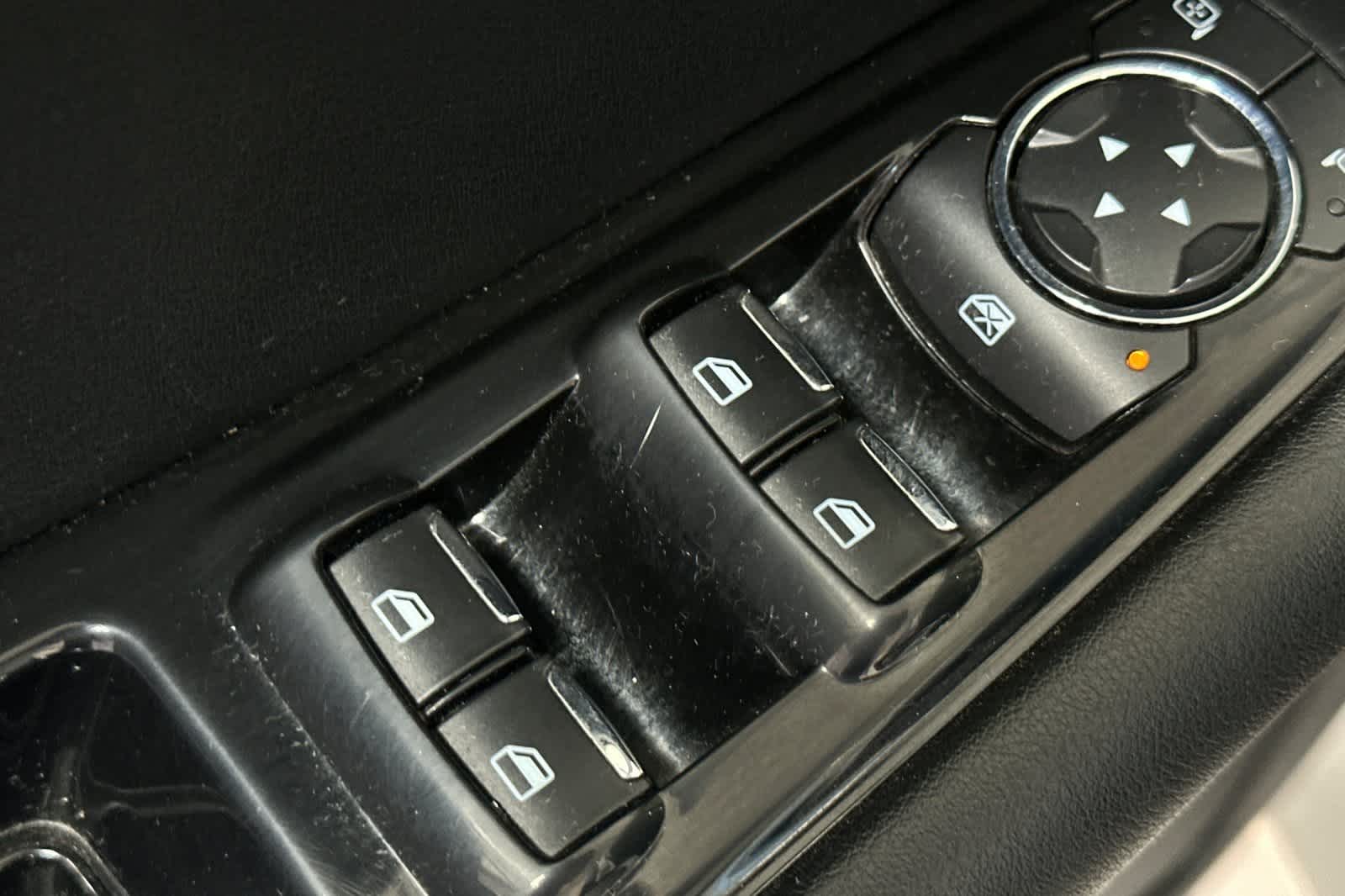 Thumbnail: 2016 Ford Edge - 16