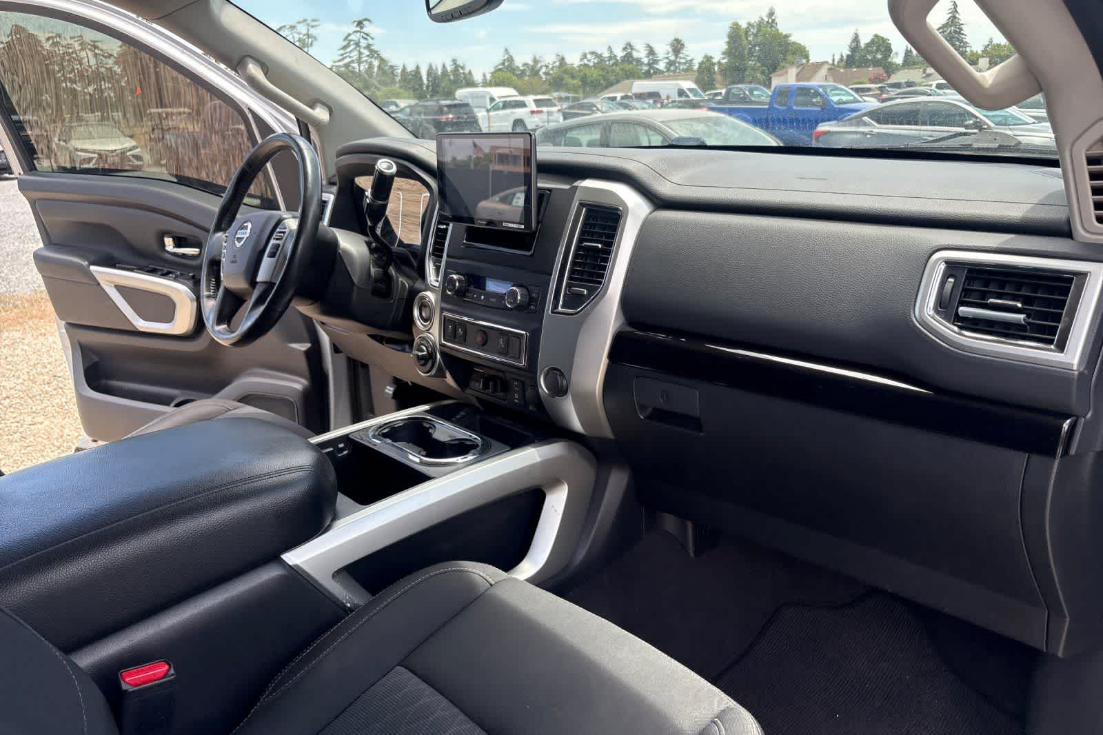 Thumbnail: 2017 Nissan Titan - 17