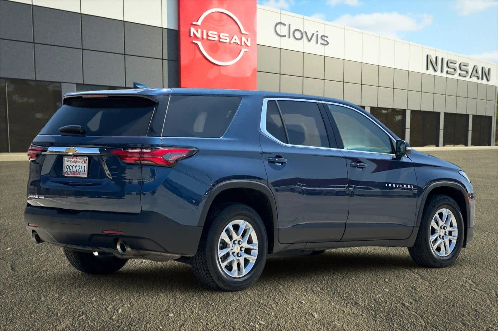 Thumbnail: 2023 Chevrolet Traverse - 3