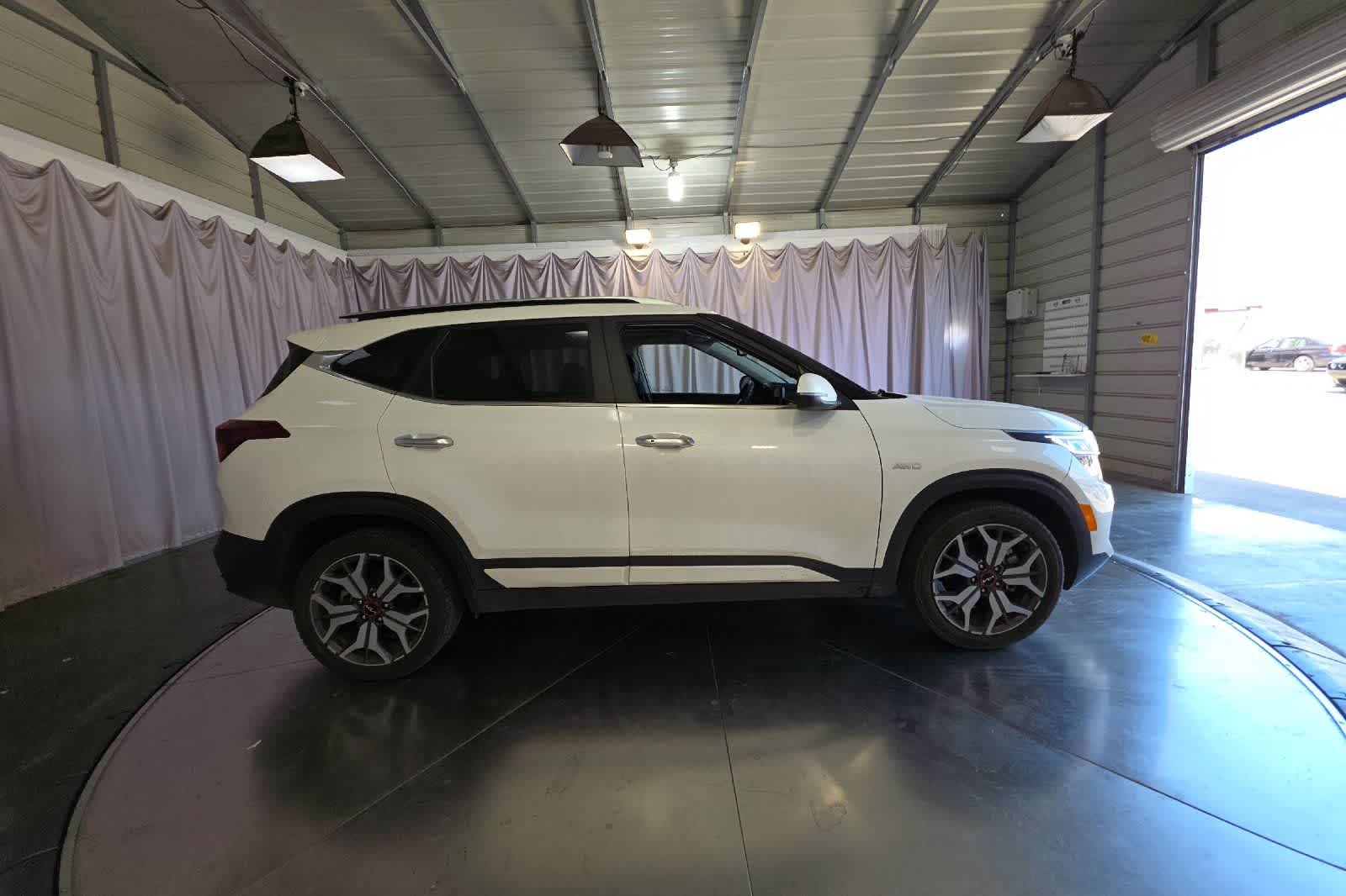 Thumbnail: 2022 Kia Seltos - 9