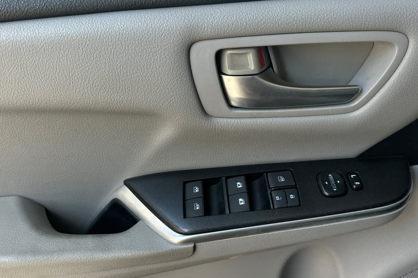 Thumbnail: 2016 Toyota Camry - 15
