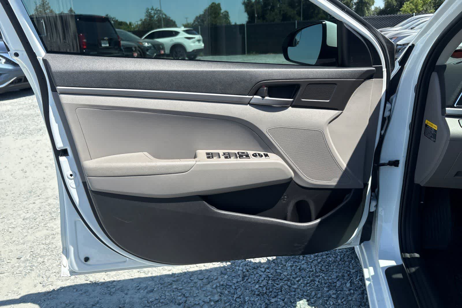 Thumbnail: 2017 Hyundai Elantra - 15