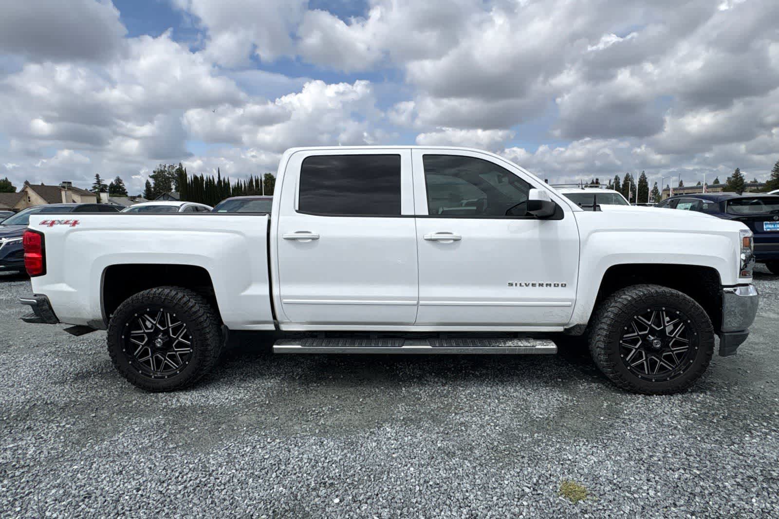 Thumbnail: 2017 Chevrolet Silverado 1500 - 9