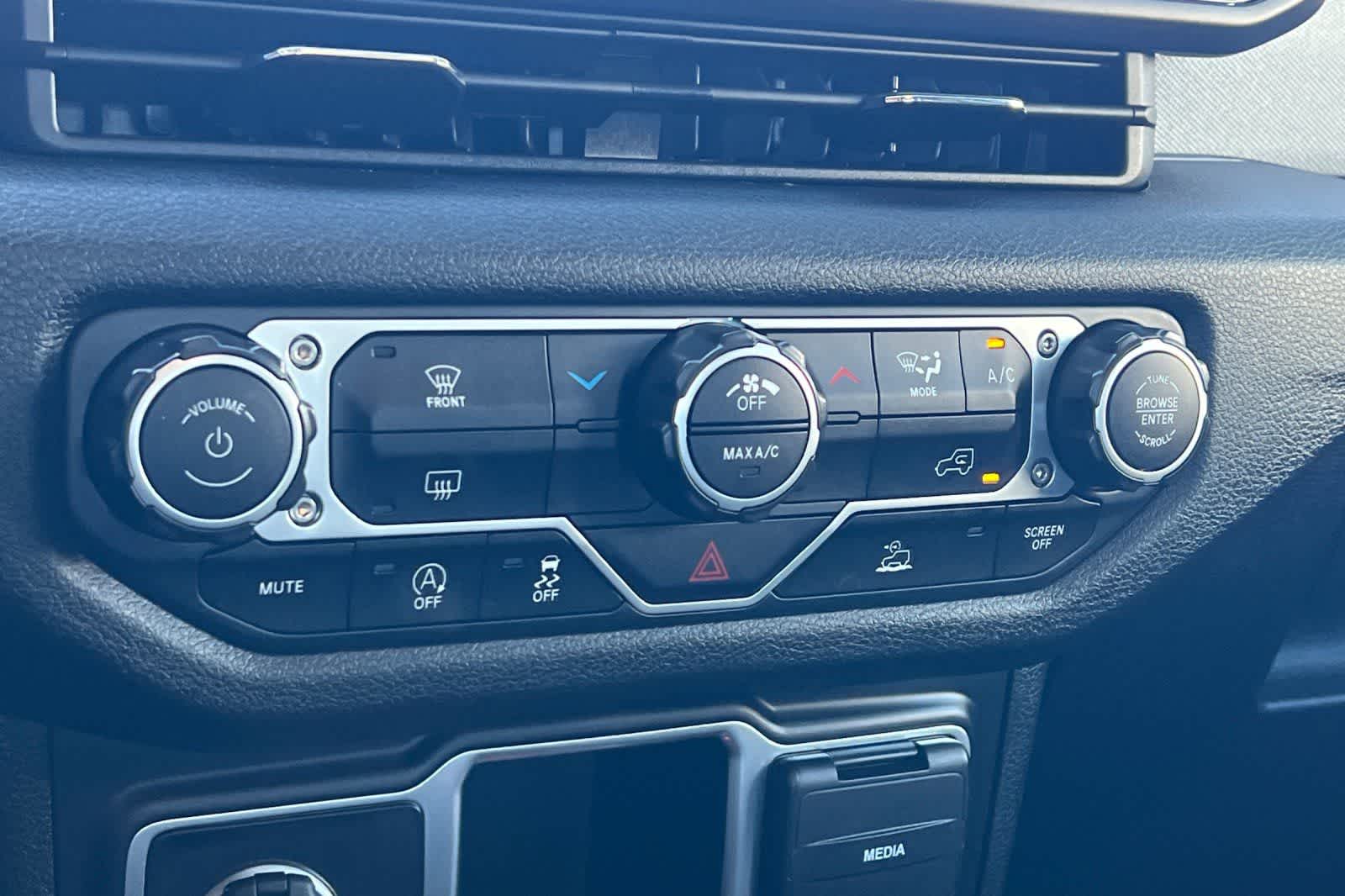 Thumbnail: 2024 Jeep Wrangler - 22