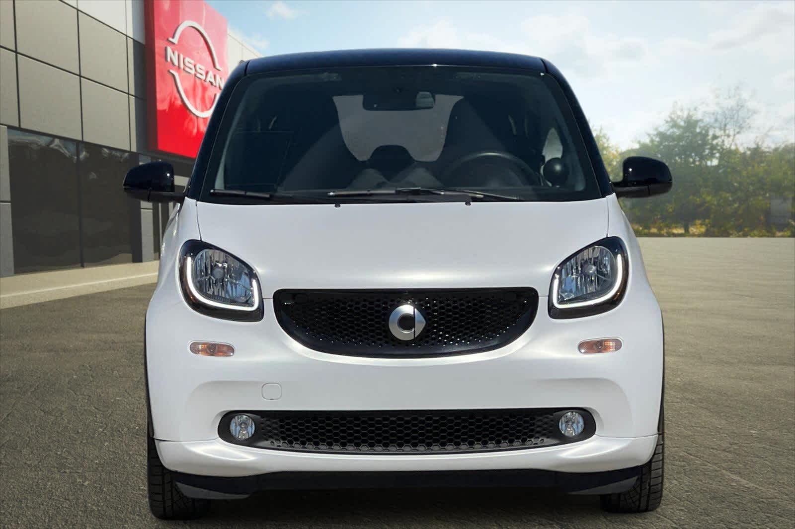 Thumbnail: 2018 smart fortwo - 11