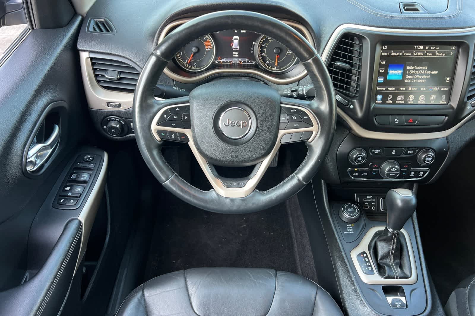 Thumbnail: 2018 Jeep Cherokee - 14