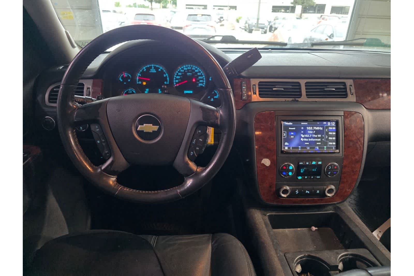 Thumbnail: 2010 Chevrolet Tahoe - 16