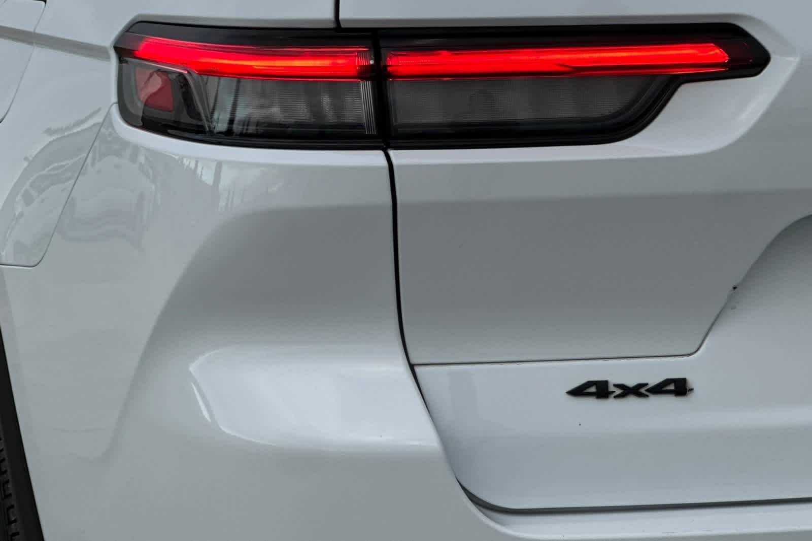 Thumbnail: 2023 Jeep Grand Cherokee - 13