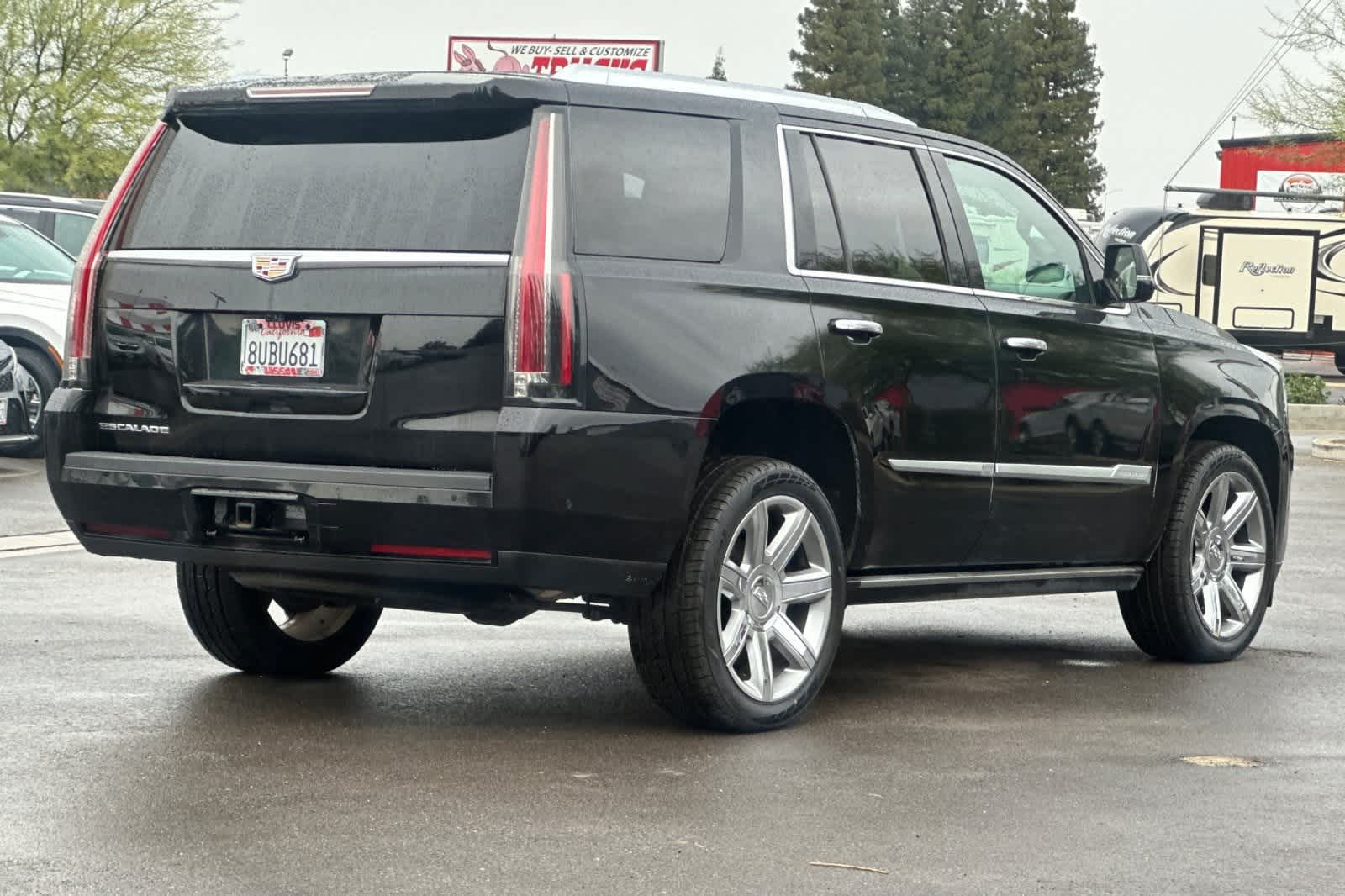 Thumbnail: 2018 Cadillac Escalade - 3