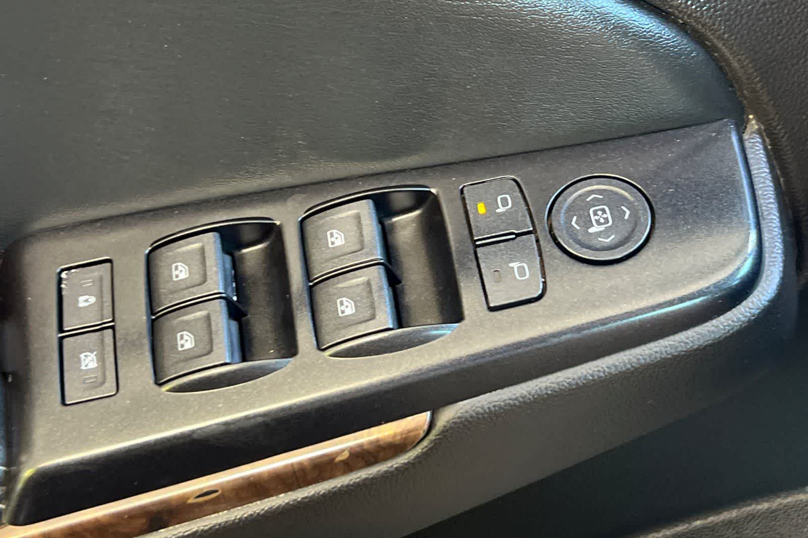 Thumbnail: 2016 Chevrolet Tahoe - 14