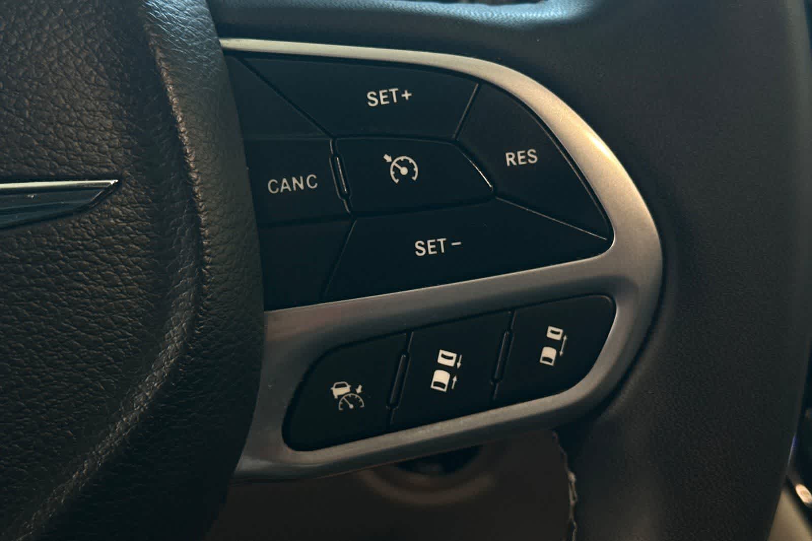 Thumbnail: 2022 Chrysler Pacifica - 30