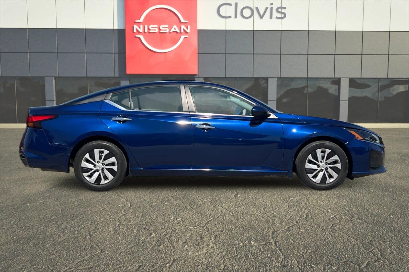 Thumbnail: 2023 Nissan Altima - 9