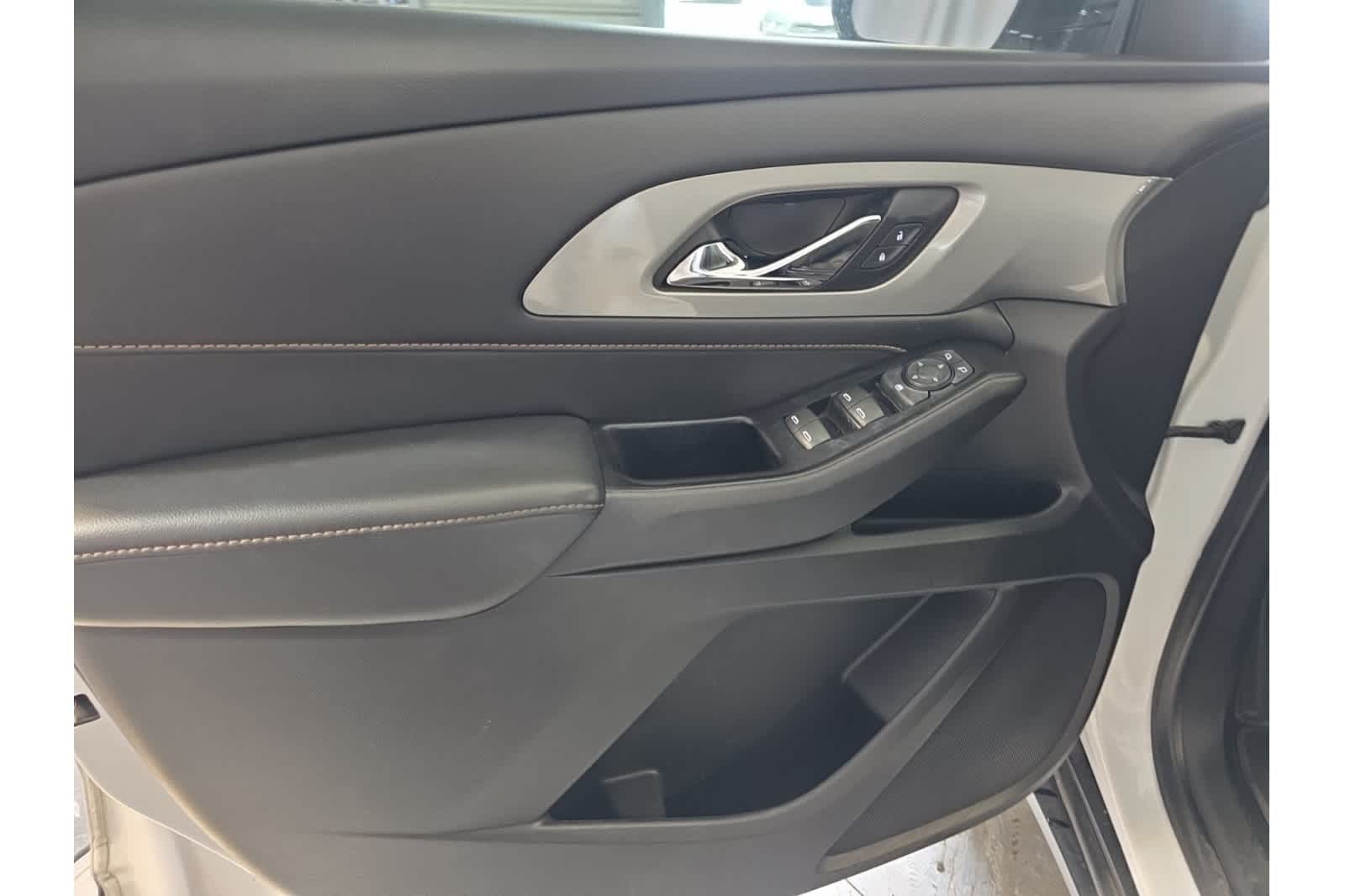 Thumbnail: 2020 Chevrolet Traverse - 18