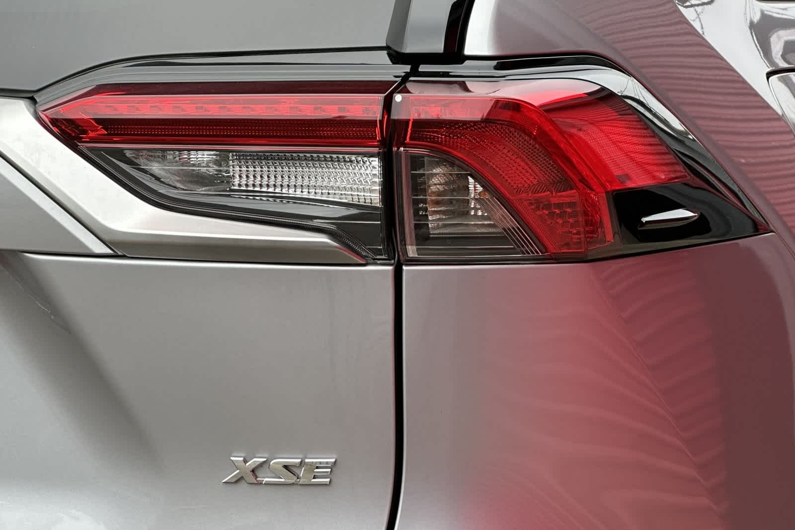 Thumbnail: 2021 Toyota RAV4 - 17