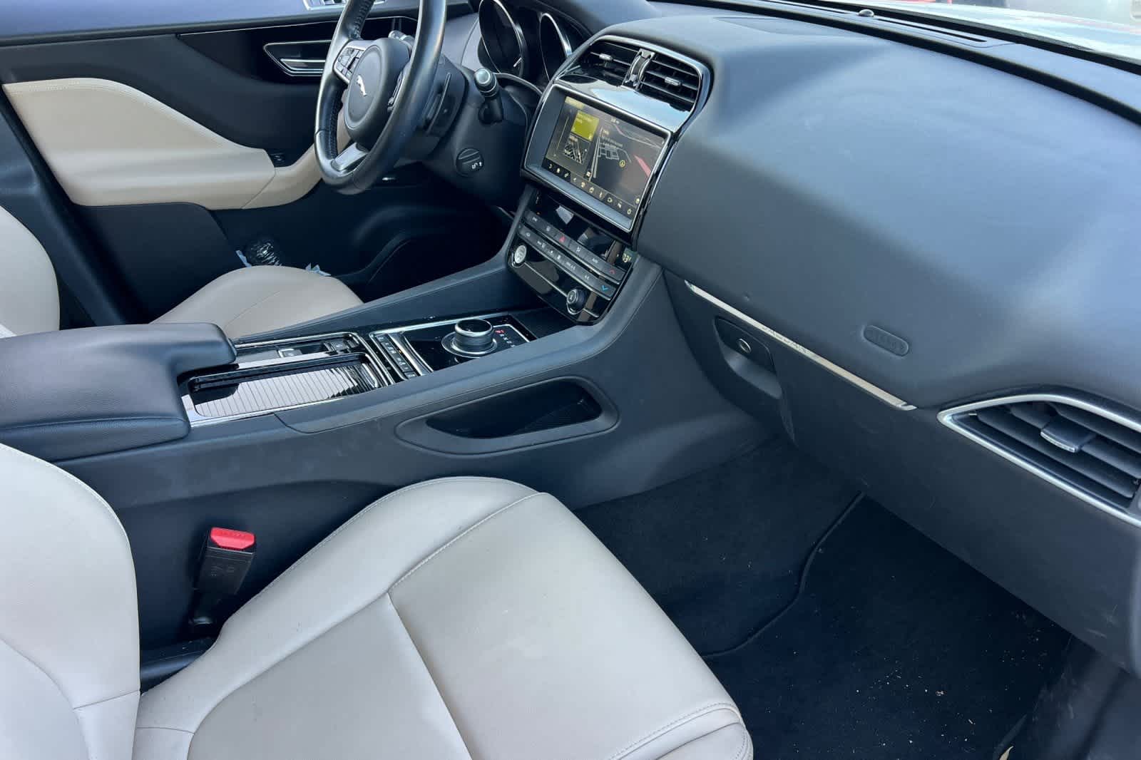 Thumbnail: 2019 Jaguar F-Pace - 17