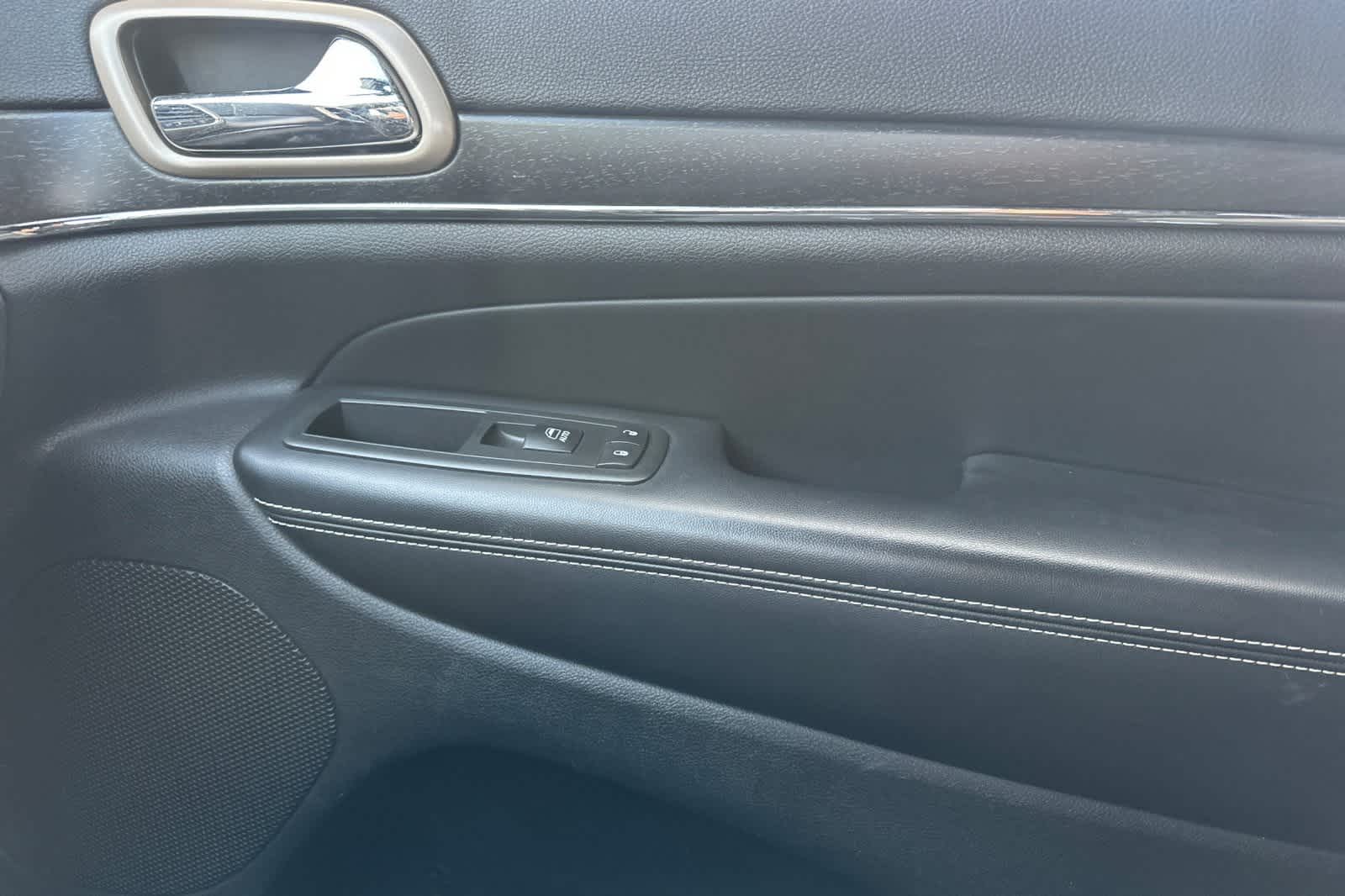 Thumbnail: 2015 Jeep Grand Cherokee - 20