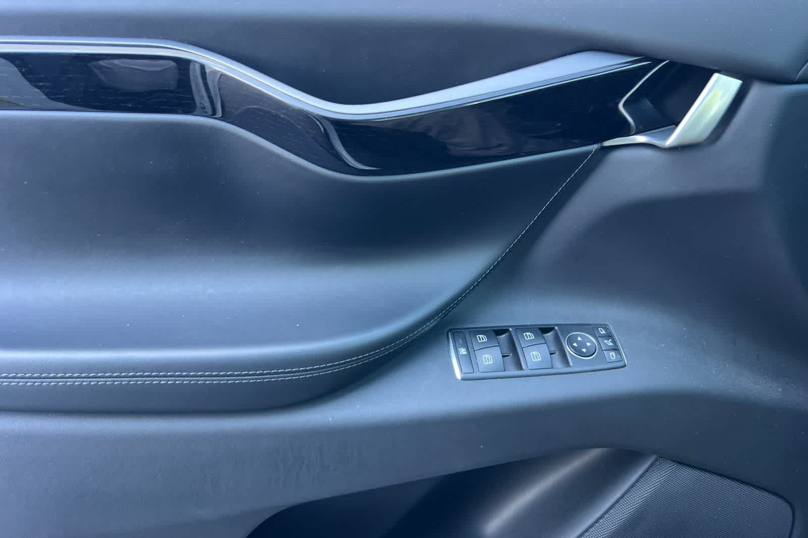 Thumbnail: 2018 Tesla Model X - 15