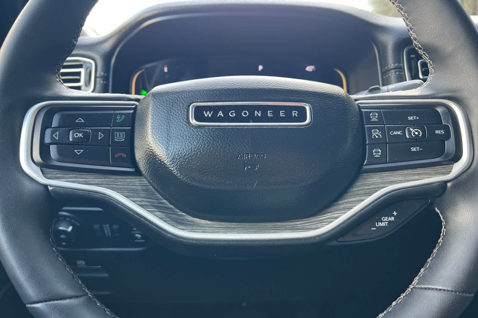 Thumbnail: 2022 Jeep Wagoneer - 32