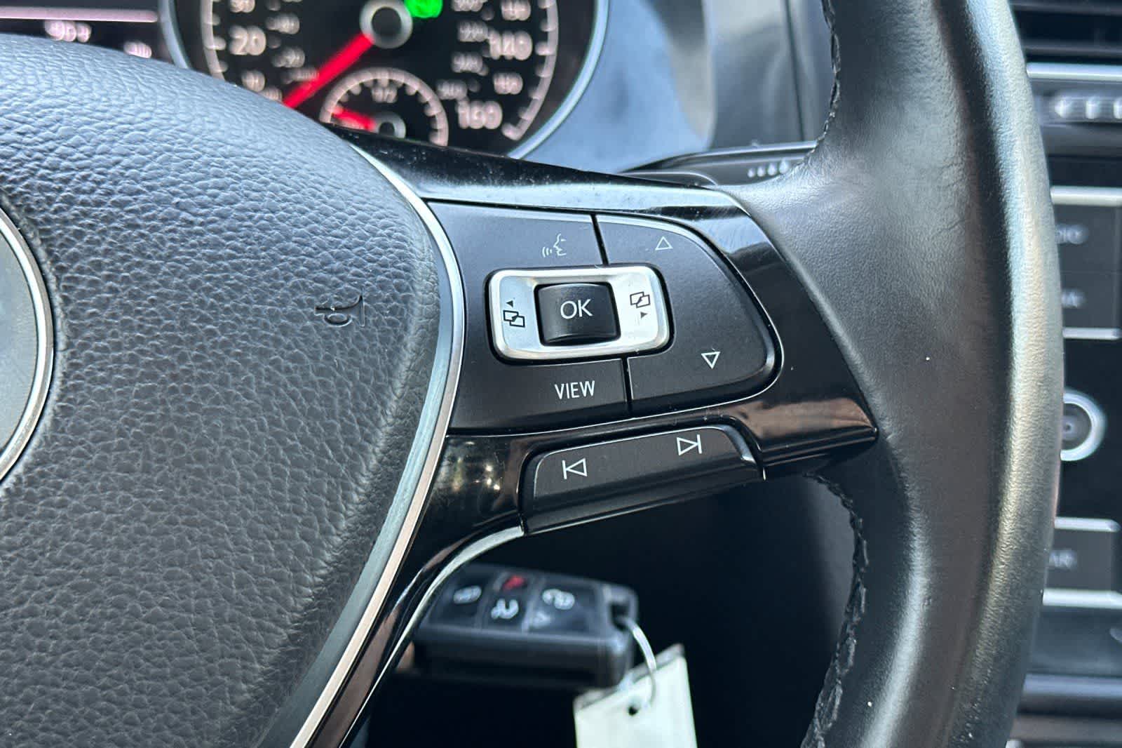 Thumbnail: 2019 Volkswagen e-Golf - 29