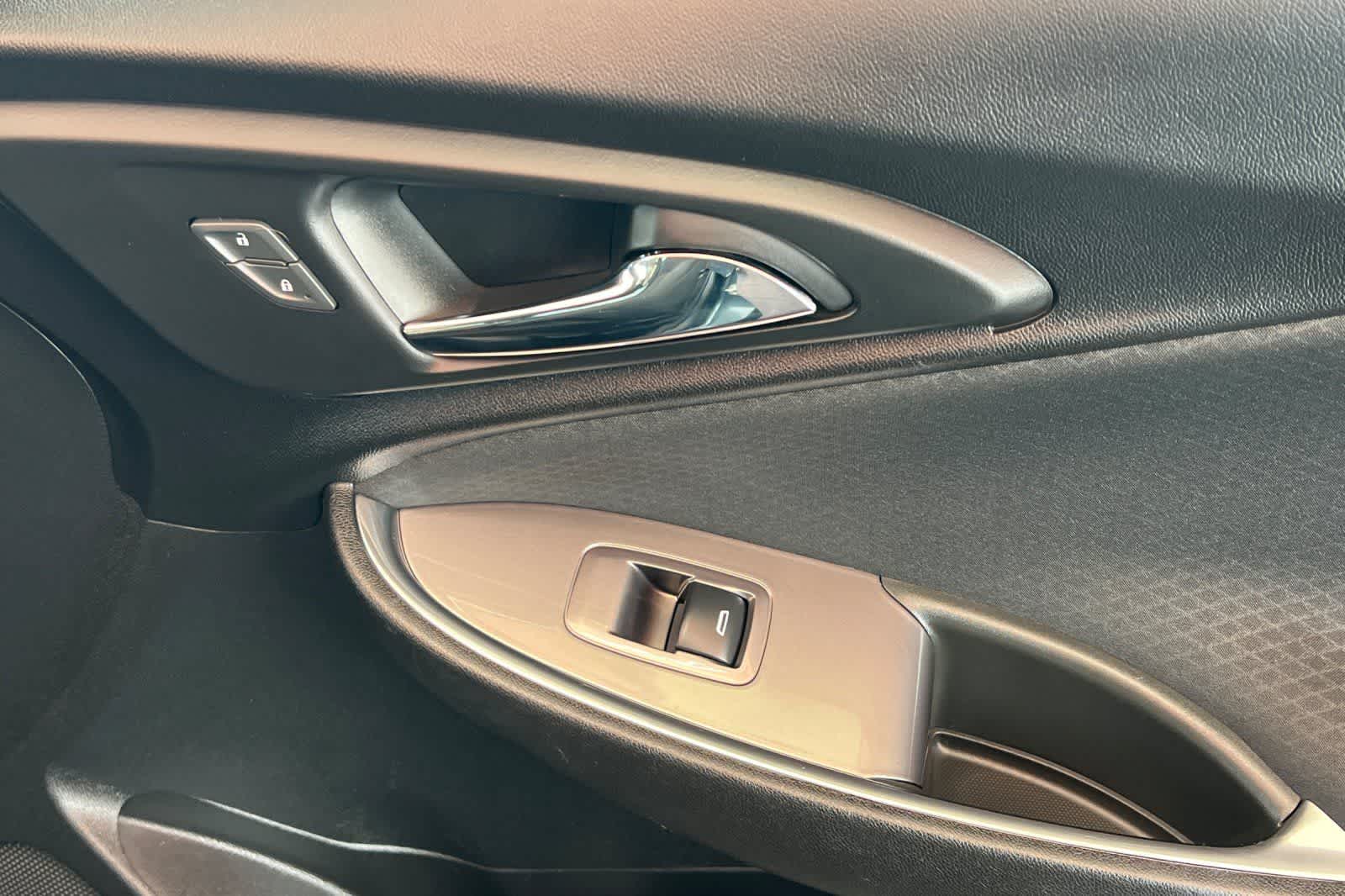 Thumbnail: 2019 Chevrolet Malibu - 19