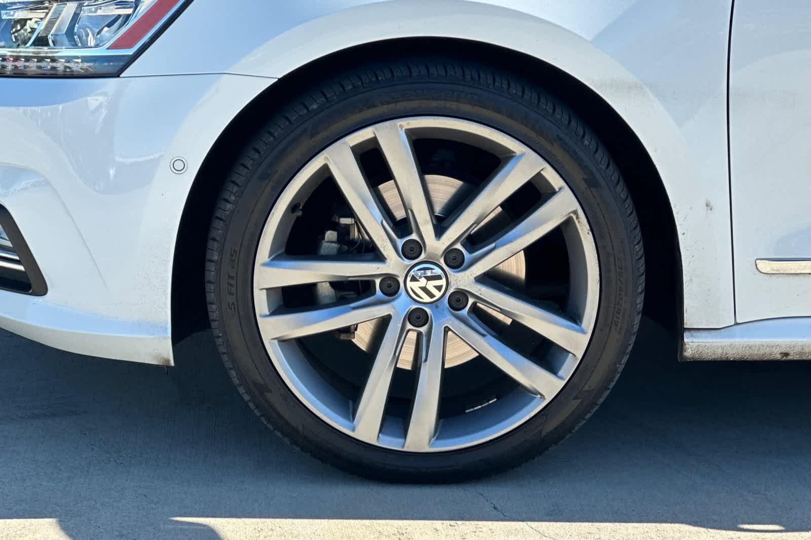 Thumbnail: 2018 Volkswagen Passat - 12
