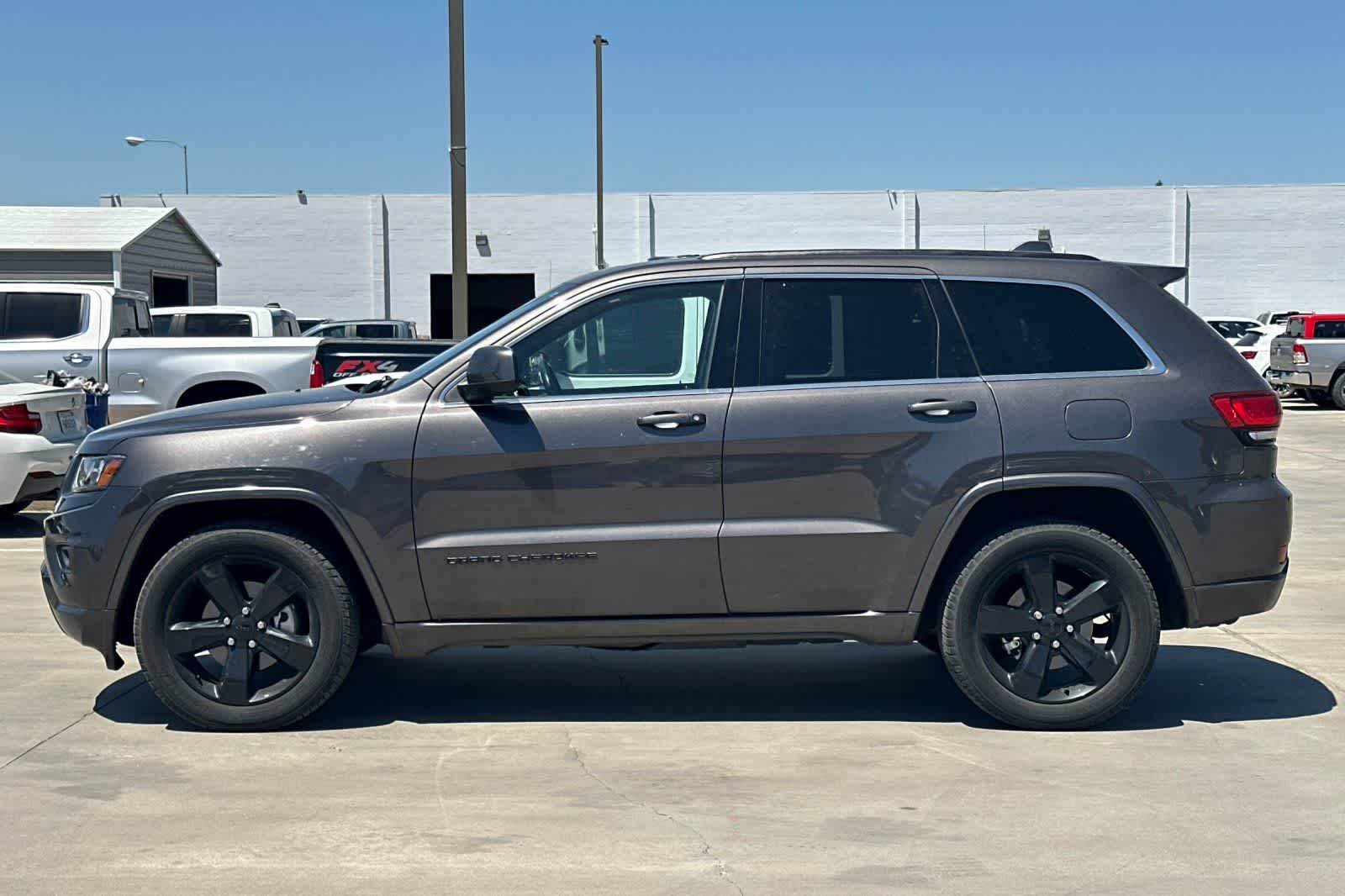 Thumbnail: 2015 Jeep Grand Cherokee - 6