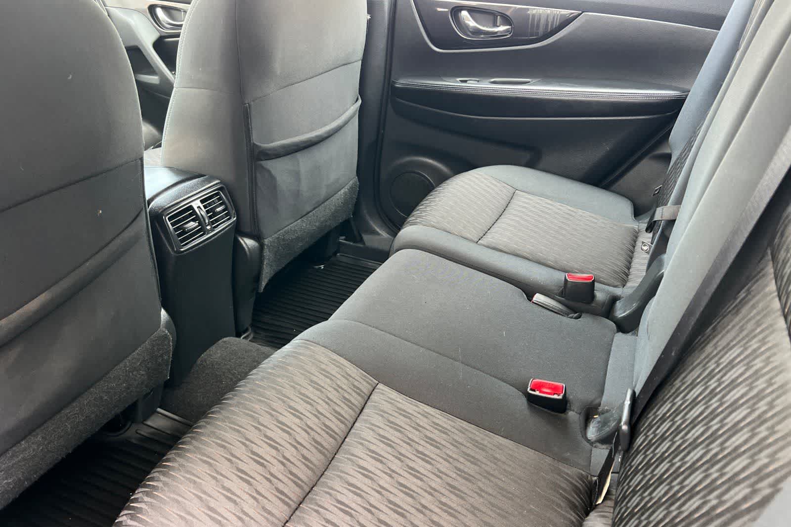 Thumbnail: 2017 Nissan Rogue - 5