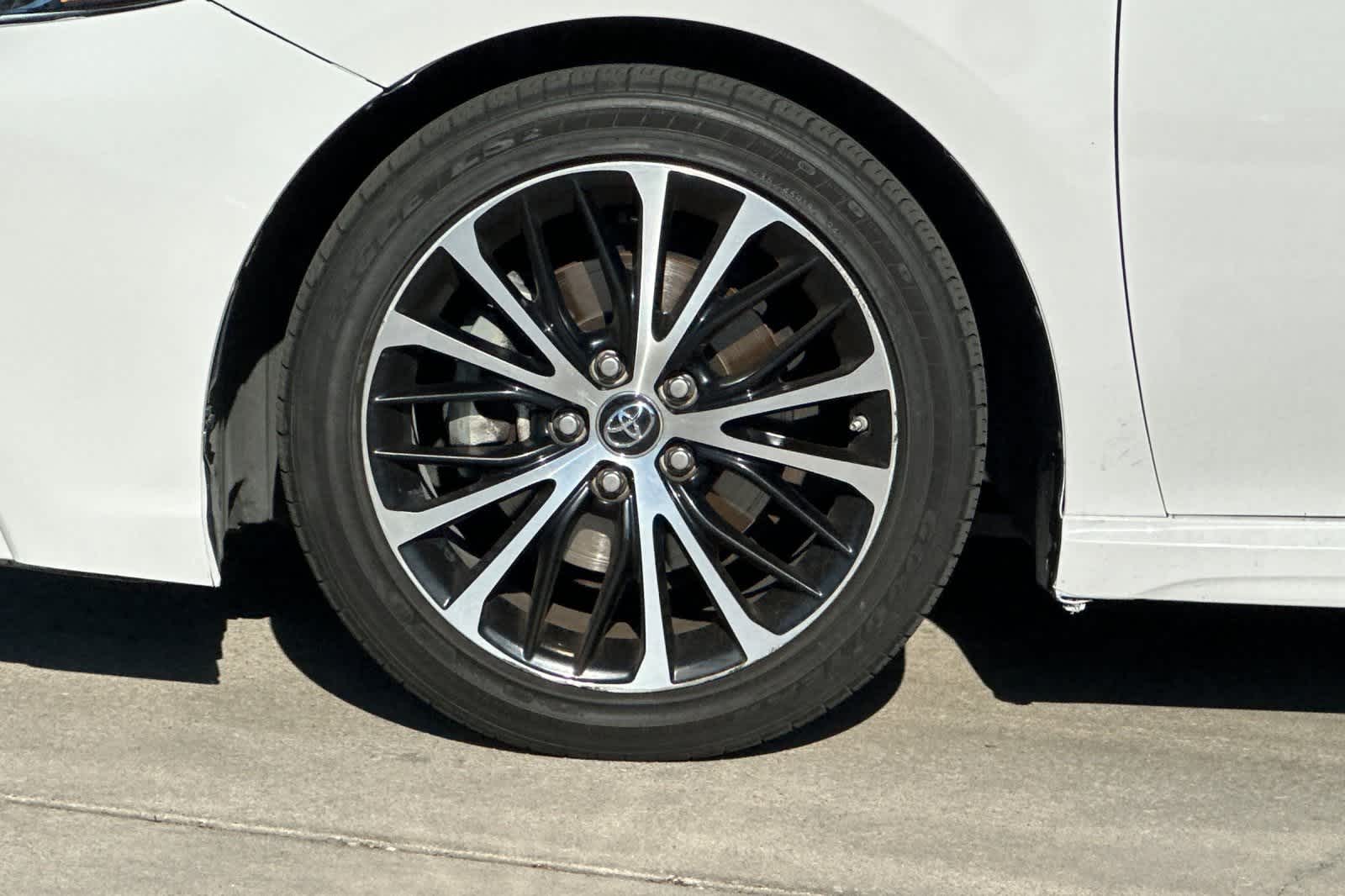 Thumbnail: 2019 Toyota Camry - 11